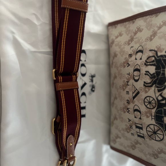 Beautiful Coach bag. - Picture 11 of 14